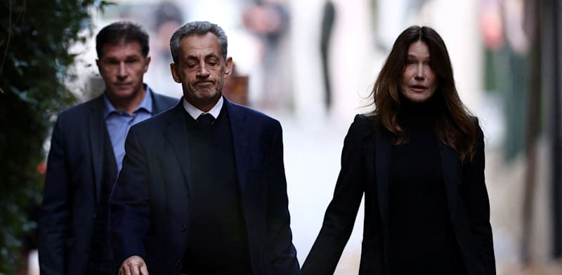 "נשיא צרפת לשעבר ניקולא סרקוזי בדרך לריצוי עונש המאסר בכלא סנטה / צילום: Reuters, Sarah Meyssonnier"