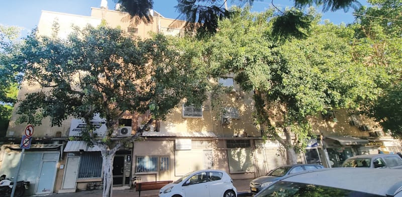 "אחד מהבניינים ברחוב לה גווארדיה. ''אנחנו מוחזקים כבני ערובה כבר שנתיים'' / צילום: יח''צ"