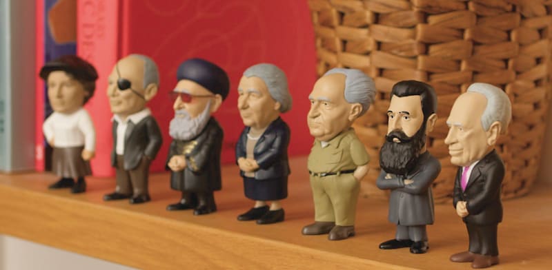 דמויות מהמיזם. ''המזכרות שהיו בשוק בכלל לא סיפרו את הסיפור של אומת ההייטק והציונות'' / צילום: פיסת היסטוריה דמויות מהמיזם. ''המזכרות שהיו בשוק בכלל לא סיפרו את הסיפור של אומת ההייטק והציונות'' / צילום: פיסת היסטוריה