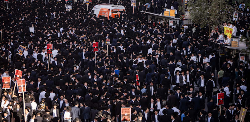 ההפגנה נגד גיוס חרדים בירושלים / צילום: Reuters, Ilia Yefimovich ההפגנה נגד גיוס חרדים בירושלים / צילום: Reuters, Ilia Yefimovich