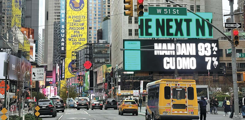 "שלט חוצות בטיימס סקוור מציג את תחזיות ההימורים לקראת הבחירות / צילום: פרופ׳ ניצן גסלביץ פקין"