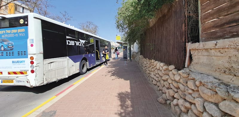 "אוטובוס בתחנה בבאר שבע / צילום: טלי בוגדנובסקי"