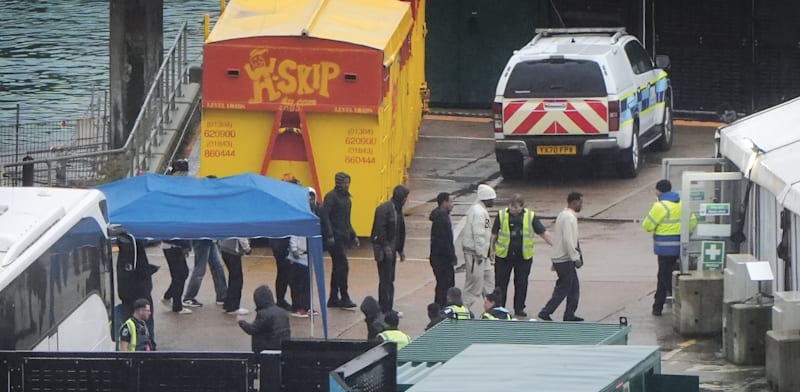 מהגרים שנכנסו לבריטניה דרך צרפת / צילום: Reuters, Gareth Fuller