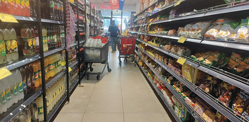 סופרמרקט בתל אביב / צילום: גלית חתן