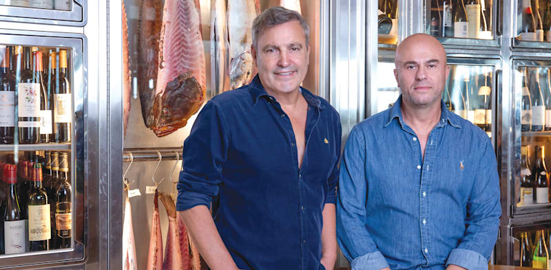 "איציק חנגל (מימין) ויעקב ביטון. ''זה נראה נוצץ מבחוץ'' / צילום: ענבל מרמרי"