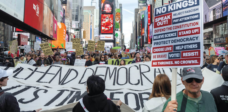 "אמריקאים רבים מחזיקים בדעות סוציאליסטיות, גם אם אינם מזדהים עם ה''מיתוג''. הפגנה בניו יורק / צילום: ap"