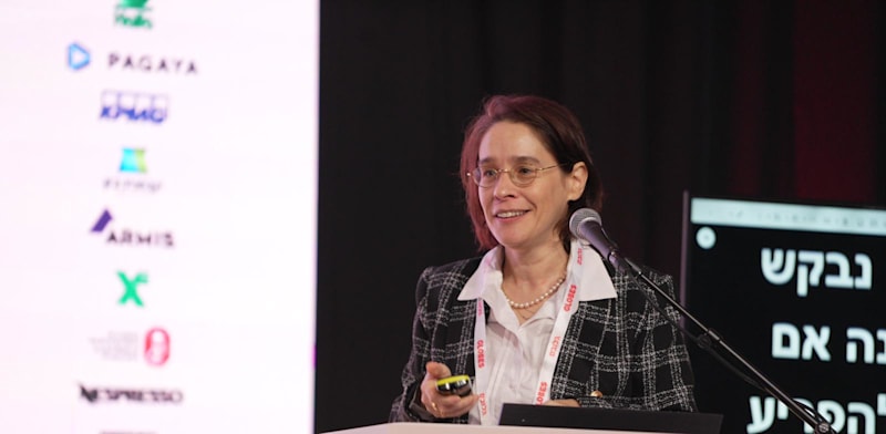 "אלונה בר און, מו"ל גלובס, בוועידת ישראל לעסקים 2025 / צילום: כדיה לוי"