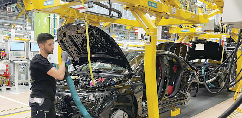 "מפעל מרצדס־בנץ. תעשיית הרכב הגרמנית היא בין הנפגעות העיקריות מהמשבר הכלכלי / צילום: Reuters, Christoph Steitz"