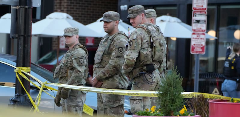 "עוצר הוטל על מעון הנשיא / צילום: ap, Mark Schiefelbein"