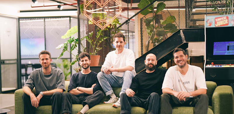 "המייסדים: יונתן פסס, נדב שץ, יהלי סער, תום להט וגל שלזינגר / צילום: MNG"