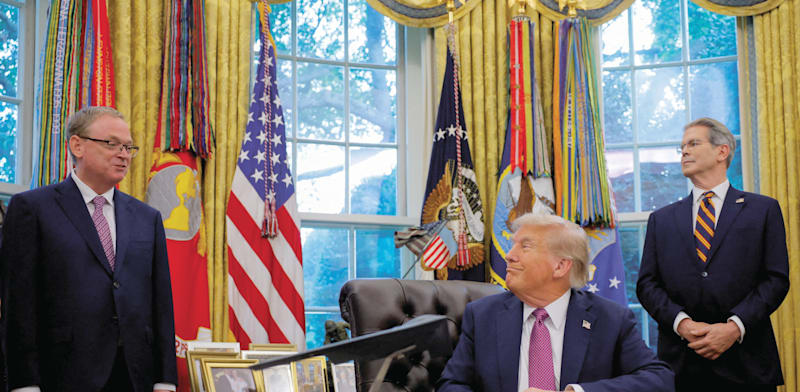 דונלד טראמפ וקווין האסט / צילום: Reuters, Brian Snyder