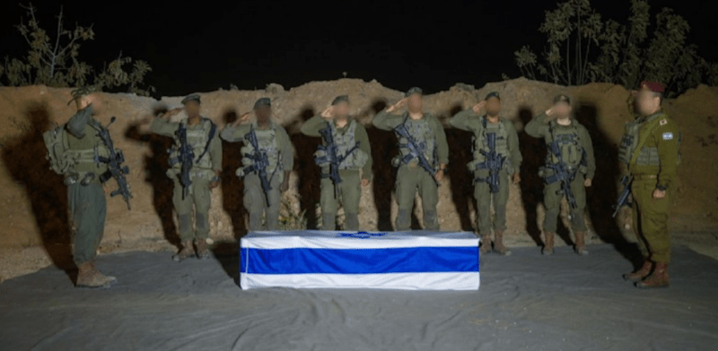 ארונו של סותדיסאק רינתלאק ז''ל / צילום: דובר צה''ל