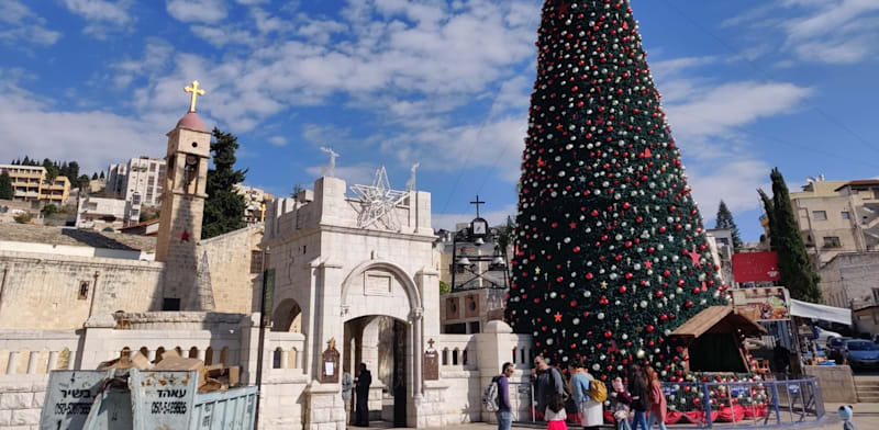 "עץ האשוח בכיכר המעיין בנצרת / צילום: יזיד חמיס"