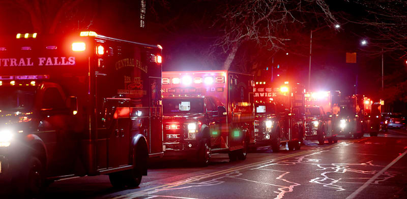 "אמבולנסים בדרך לאוניברסיטת בראון לאחר אירוע הירי / צילום: ap, Mark Stockwell"