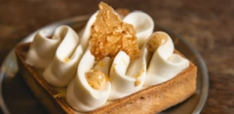 "טארטלט לימון שומשום / צילום: יעל יצחקי"