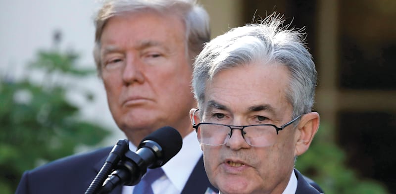 "ג'רום פאוול, יו''ר הפדרל ריזרב, ונשיא ארה''ב דונלד טראמפ / צילום: Reuters, Carlos Barria"