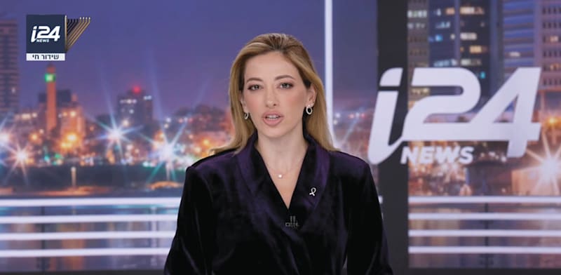 "מירי מיכאלי, מגישת המהדורה המרכזית בערוץ i24NEWS / צילום: מיכאלי, מגישת המהדורה המרכזית בערוץ i24NEWS / צילום מסך מערוץ i24NEWS "