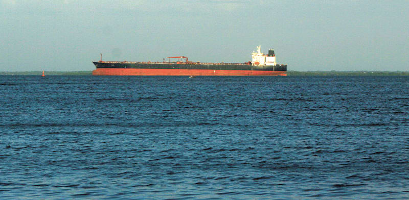 מכלית נפט בחופי ונצואלה / צילום: Reuters, Humberto Matheus/Sipa USA