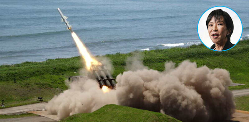 ניסוי טילים של צבא יפן (בעיגול: סנאה טאקאיצ'י, ראש ממשלת יפן) / צילום: ap, Mark Schiefelbein