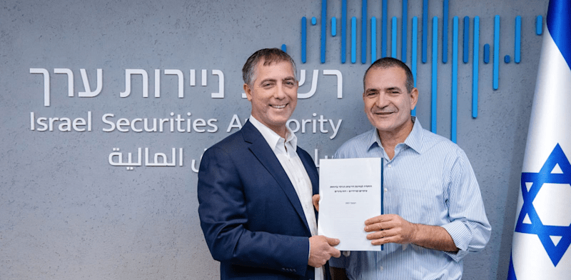 יו''ר הוועדה לשינוי מבנה הדוחות, פרופ' אסף חמדני, ויו''ר רשות ני''ע, ספי זינגר / צילום: ענבל מרמרי