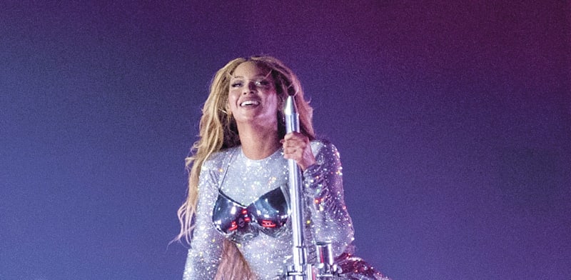 "ביונסה בהופעה בוויילס. מנהלת פורטפוליו של נכסים סינרגטיים / צילום: Reuters, INSTARimages.com"