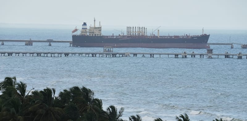 מיכלית נפט בחוף בוונצואלה / צילום: ap, Matias Delacroix