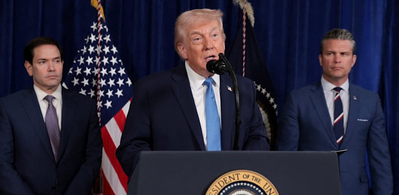 "נשיא ארה''ב דונלד טראמפ במסיבת עיתונאים לאחר התקיפה בוונצואלה, משמאלו מזכיר המדינה מרקו רובי / צילום: Reuters, Jonathan Ernst"