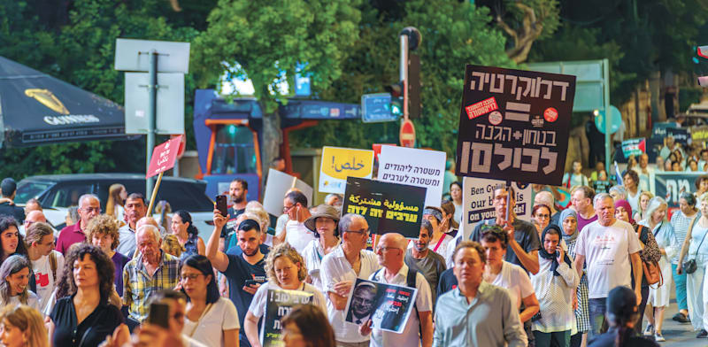 "הפגנה בחיפה נגד האלימות בחברה הערבית, אוגוסט 2023 / צילום: Shutterstock"