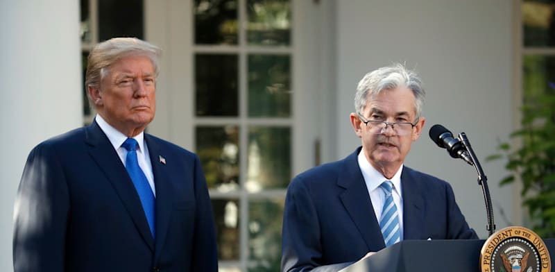 "ג'רום פאוול, יו''ר הפדרל ריזרב, ונשיא ארה''ב דונלד טראמפ / צילום: ap, Alex Brandon"