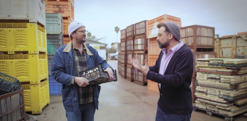 ד''ר ג'רמי פוגל ואסף דוקטור ב''הצלחת של הארץ המובטחת''. מסע לאוכל קדום / צילום: יח''צ