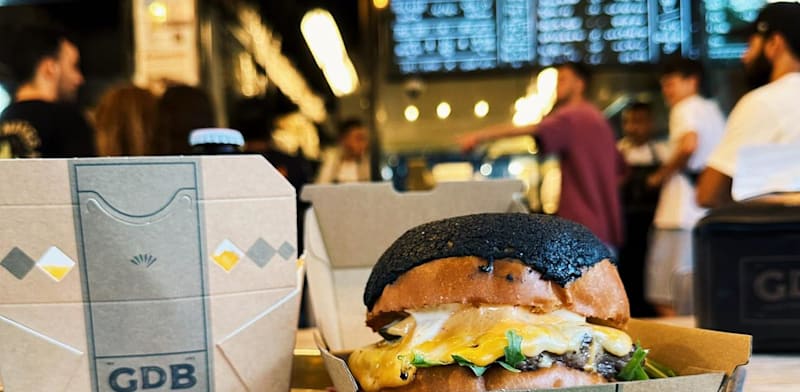 "המבורגר של GDB / צילום: אנטולי מיכאלוב, ליאל סנד"