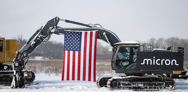 "מניחים אבן פינה למפעל ייצור של מיקרון בניו יורק / צילום: Reuters, USA TODAY Network"