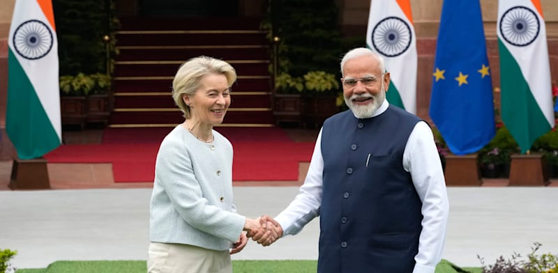 "ראש ממשלת הודו, נרנדרה מודי, ונשיאת הנציבות האירופית, אורסולה פון דר ליין / צילום: ap, Manish Swarup"