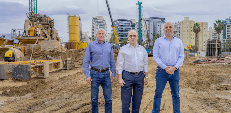 "מימין: אודי בלום, שאולי לוטן, עוזי לוי / צילום: כדיה לוי"