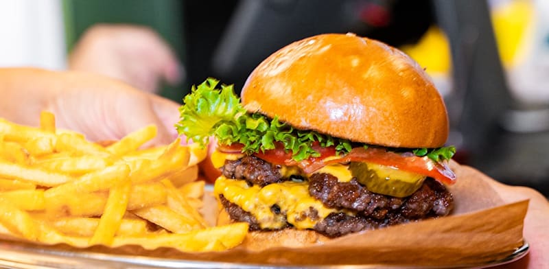 "המבורגר בסדנא 8 / צילום: שחף סעדון"