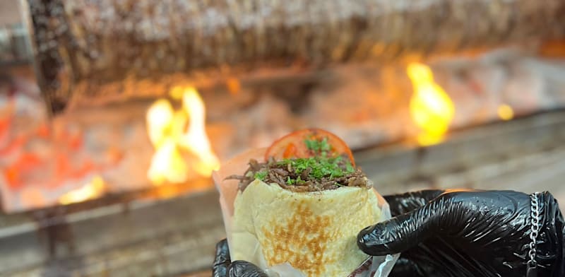 "שווארמה על גחלים ב–BBQ Mirage / צילום: וליד שרוף"