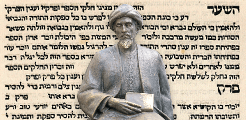 "פסל הרמב''ם בקורדובה, על רקע המהדורה המוצעת למכירה / צילום: באדיבות בית המכירות קדם"