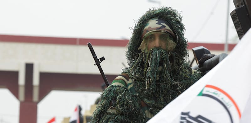 "חייל חשד א–שעבי באירוע לציון הניצחון על דאע''ש בבגדד / צילום: Reuters, Ahmed Saad"