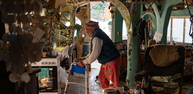 ניסים קחלון ב"בית הצדף" בהרצליה / צילום: עמית מרטין מנשרוף, N12