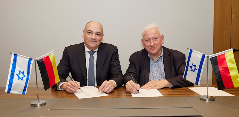 "רולף האבן יאנסן, מנכ״ל האפאג-לויד ויאיר סרוסי, יו״ר דירקטוריון צים / צילום: שוקה כהן"