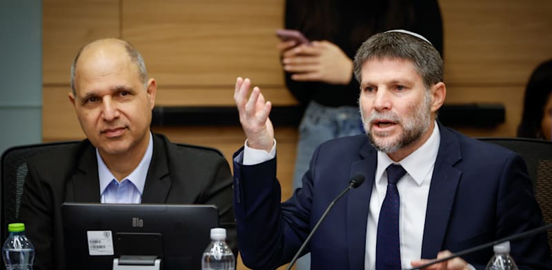 שר האוצר בצלאל סמוטריץ', בוועדת הכספים / צילום: נועם מושקוביץ, דוברות הכנסת