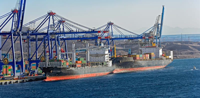 "אוניות מטען בנמל עקבה, ירדן / צילום: Shutterstock"