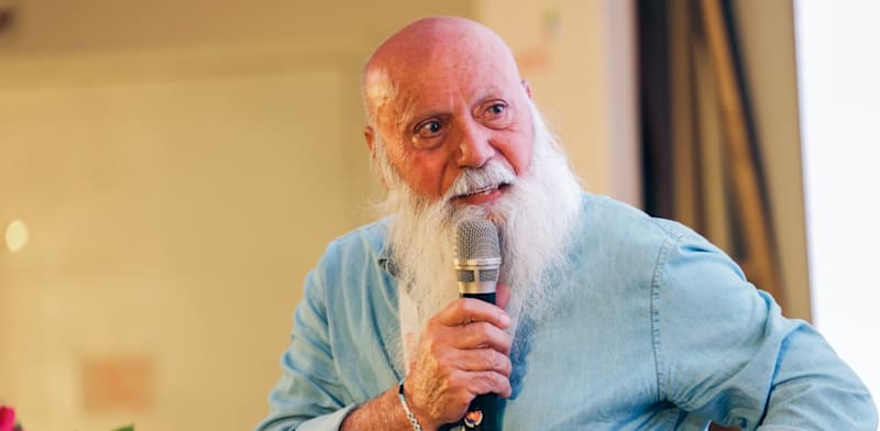 "דני מירן, תושב יסוד המעלה ואביו של שורד השבי עמרי מירן, בכנס שמים את הצפון במרכז / צילום: שלומי יוסף"