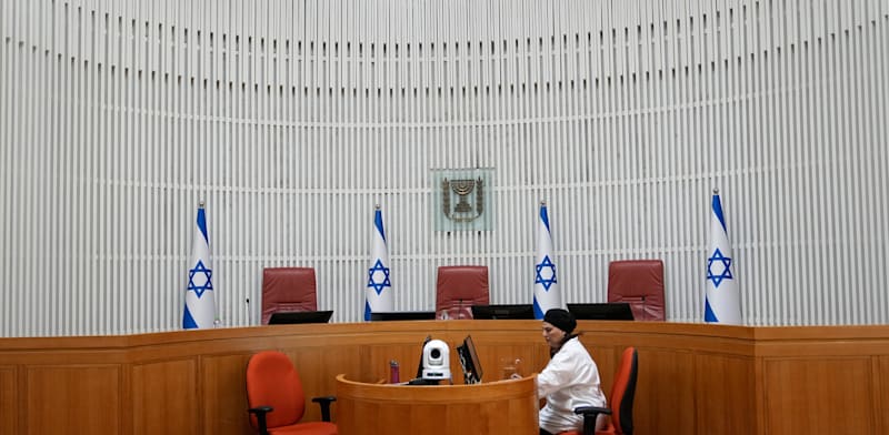 קלדנית בבית המשפט / צילום: ap, Ohad Zwigenberg