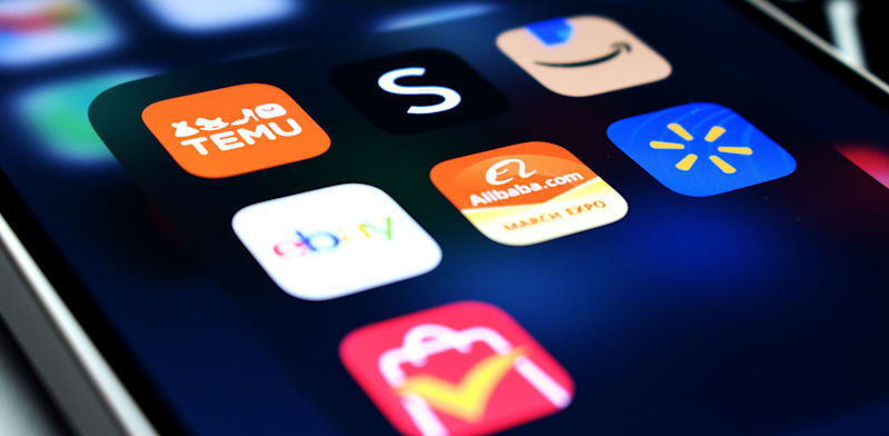 "אתרי קניות באינטרנט. יוכפפו לחוק הישראלי? / צילום: Shutterstock"