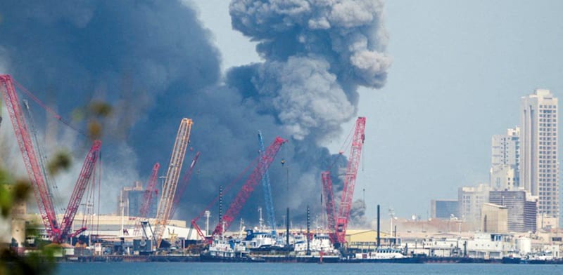 "עשן בבחריין לאחר התקיפות מאיראן / צילום: Reuters"