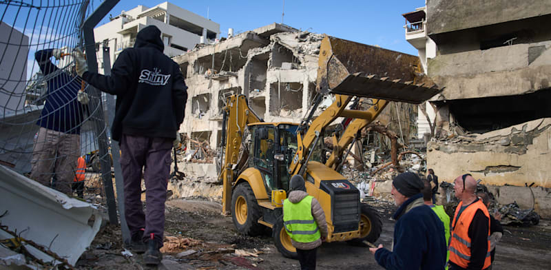 אזור נפילת טיל איראני במרכז הארץ / צילום: ap, Oded Balilty