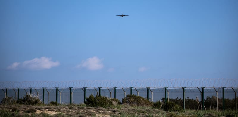 "מטוס U-2 ממריא מעל בסיס אקרוטירי בקפריסין / צילום: Reuters"