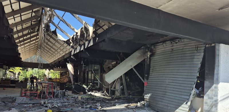עסקים שנפגעו בעקבות הנפילה בקרית אונו / צילום: פרטי