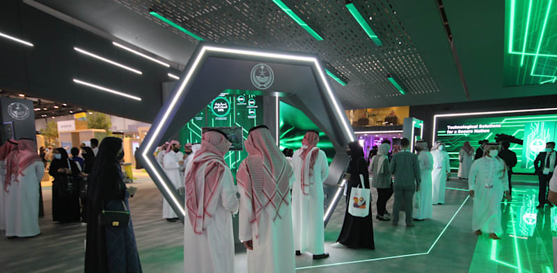 "תערוכת טכנולוגיה באמירויות, כר פורה לחוות שרתים / צילום: Shutterstock"